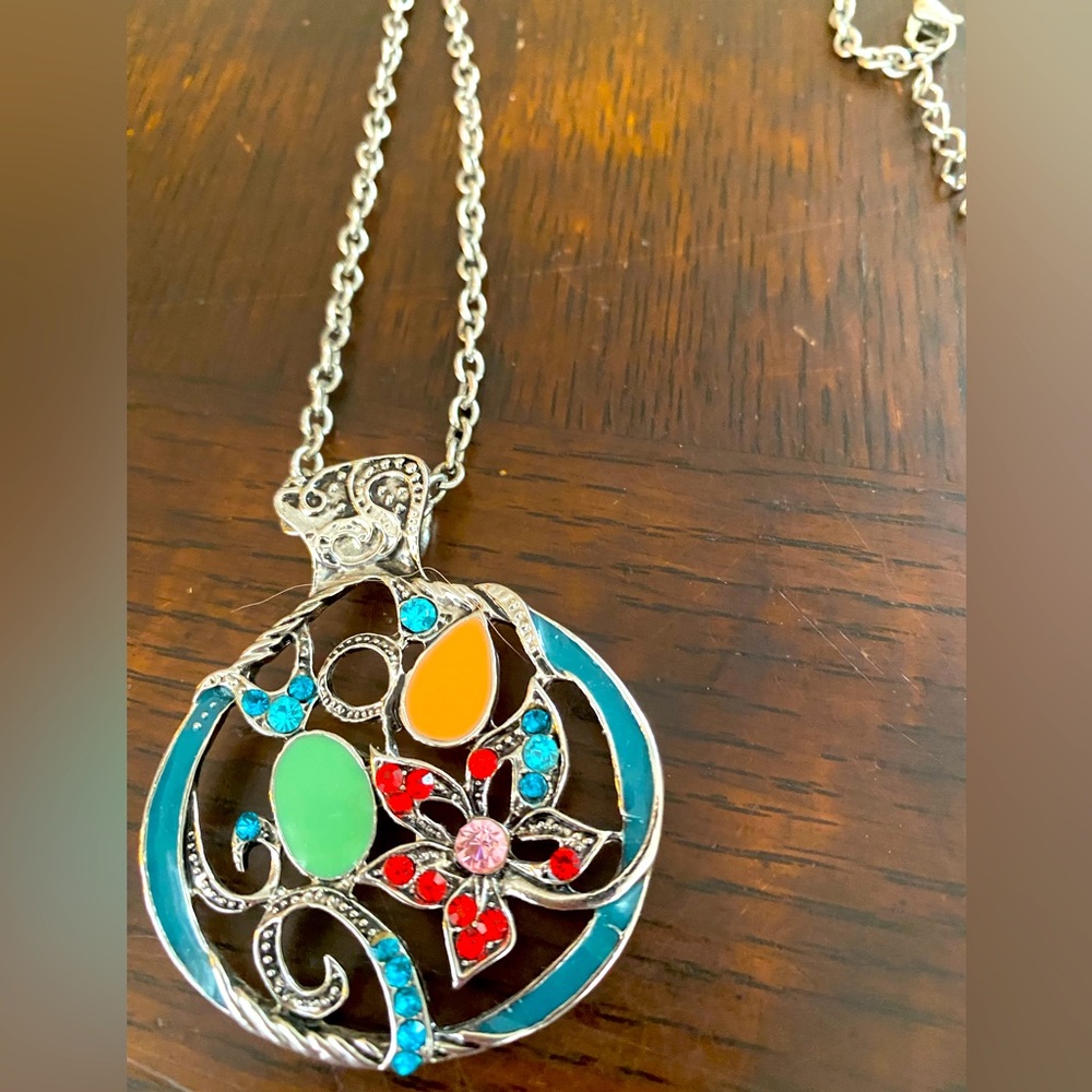 Ladies necklace costume jewelry